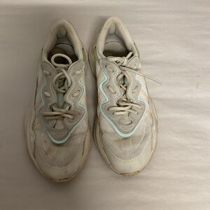 Adidas Womens Ozweego Off White Wonder Beige Running Shoes Sneakers Size 5
